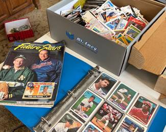 TONS OF BASEBALL CARDS