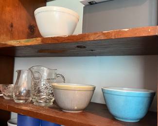 PYREX AND VINTAGE GLASSWARE