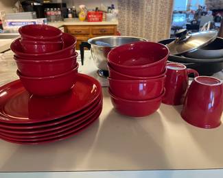 GREAT DINNERWARE SET!