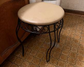VINTAGE STOOL