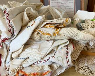 LOTS OF VINTAGE TABLE RUNNERS/DOLLIES