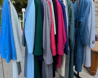 Vintage Pendleton and London Fog coats, some with liners. Excellent condition.