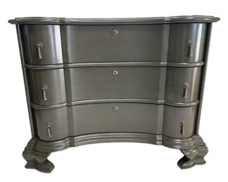 Gorgeous Brand Name Chest of Drawers in Excellent Like-New Condition