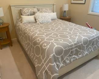 Ethen Allen queen size bed& w/ matching dresser