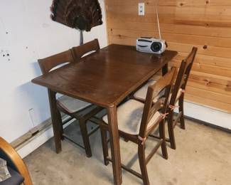 Table with 4 chairs