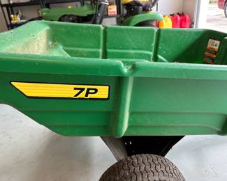 G89 - $200 John Deere 7P garden cart