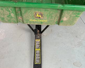 G89 - $200 John Deere 7P garden cart