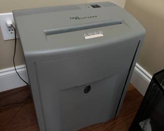 G35 - $15. Tech Solutions Paper Shredder