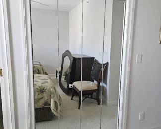 mirrored closet doors in guest room