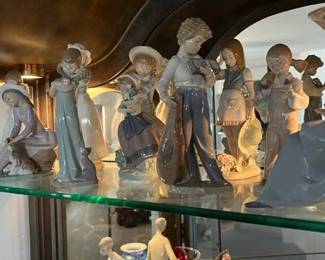 Many pieces of Lladro