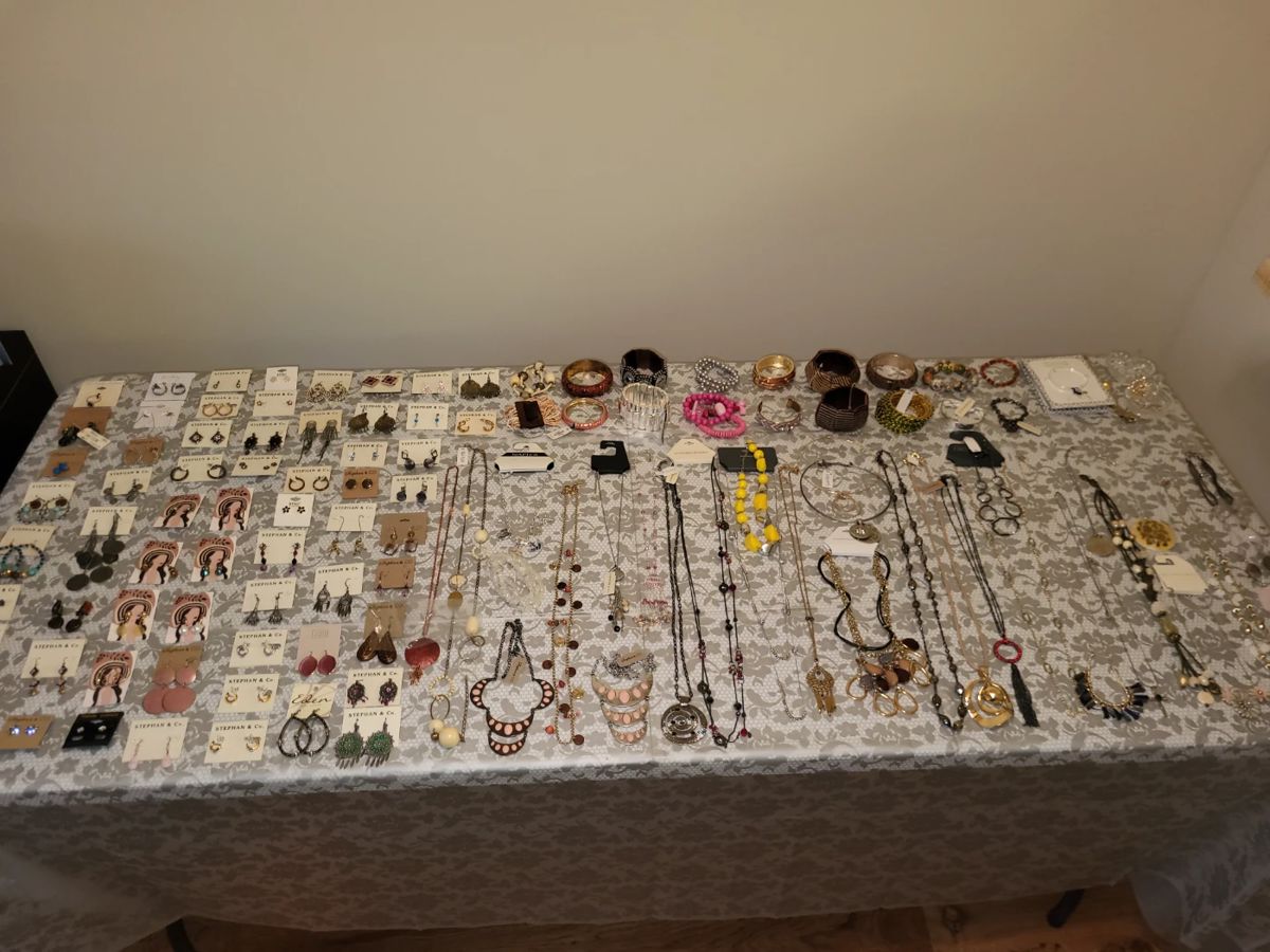 Horizons at Scales Plaza Estate Sale starts on 9/30/2023