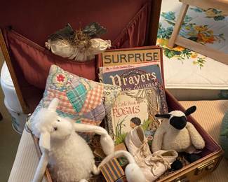 Vintage suitcase and adorable decoratives