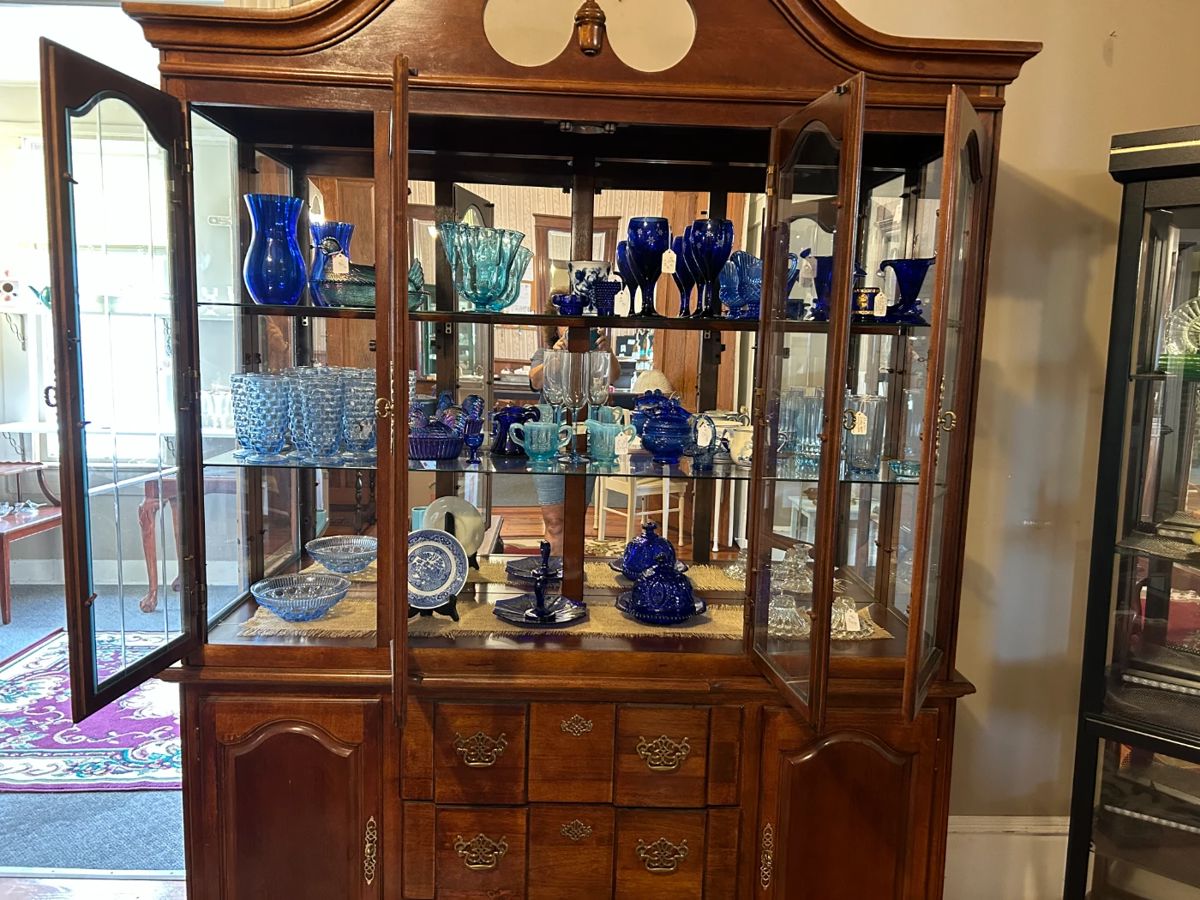 Estate Sell with Antiques in Dothan, AL starts on 10/6/2023