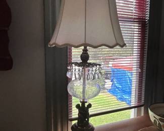 Cherubs on the base with real crystals Lamp