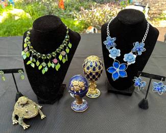 We also have many beautiful jewelry sets, perfect for gift giving.