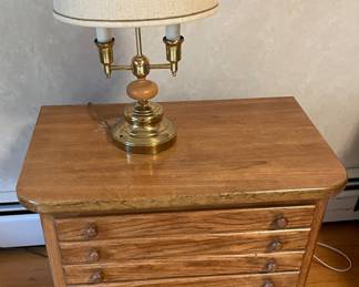 Nice end table has matching dresser