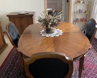 Beautiful dining room set, black leather chairs