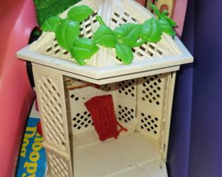 Retro Strawberry Shotcake Garden House