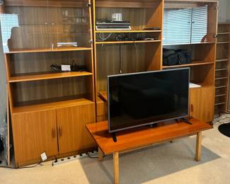 Entertainment center