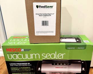 Food vacuum sealer