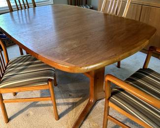 Dining table with 6 chairs