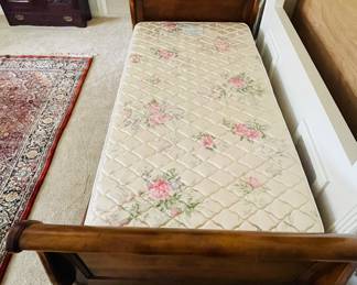 $365 Ethan Allen Maison Chloe sleigh bed twin size maple