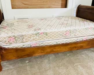 $365 Ethan Allen Maison Chloe sleigh bed twin size maple