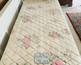 $365 Ethan Allen Maison Chloe sleigh bed twin size maple