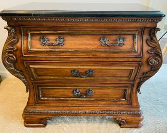 $180 Thomasville 3 drawers chest 32x18x30