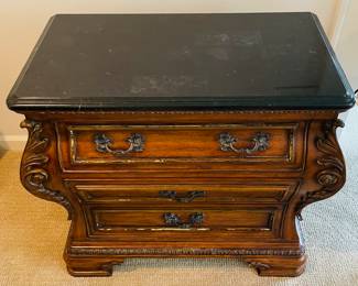 $180 Thomasville 3 drawers chest 32x18x30