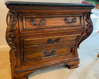 $180 Thomasville 3 drawers chest 32x18x30