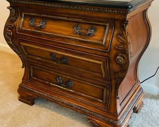 $180 Thomasville 3 drawers chest 32x18x30