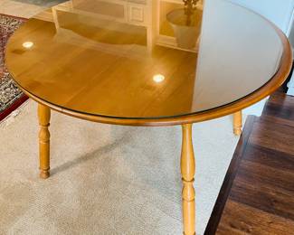 $180 Ethan Allen vintage maple round table 46"D
