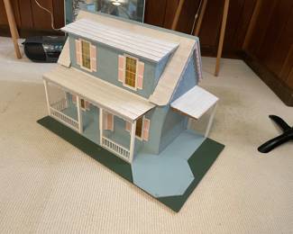$90 Wood doll house 32x18x19