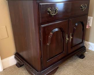 $140 Ethan Allen side cabinet 27Lx26Hx16W