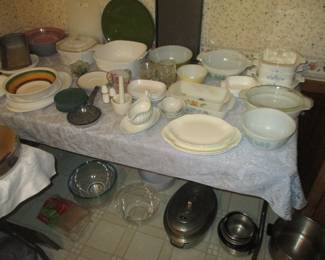 Kitchen items including pyrex