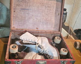 1 of 2 Pictures - Women's Vintage Roller Skate (wooden wheels)