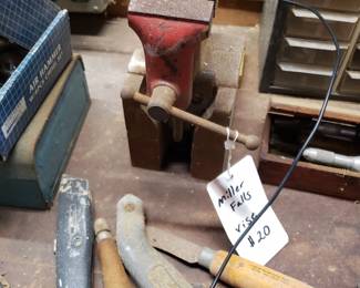 RO21 - Miller Falls Vise - $20