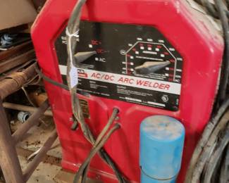 RO12 - Lincoln Electric AC/DC Arc Welder - $450