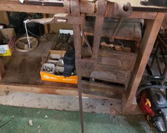 RO10 - Blacksmith Post Leg Vise - $150