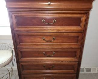 Lexington chest