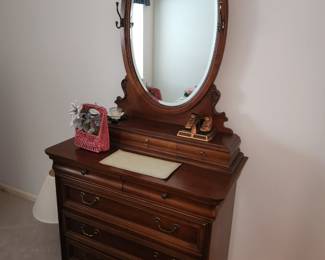Lexington dresser with mirror