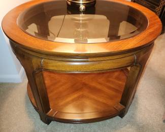 Thomasville end table