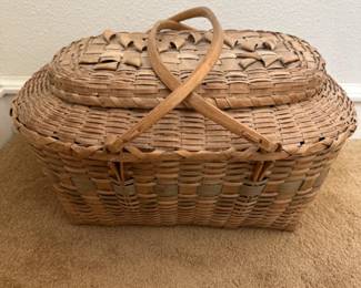 Ho-Chunk/Winnebago Native American Swing Handle Basket with Lid