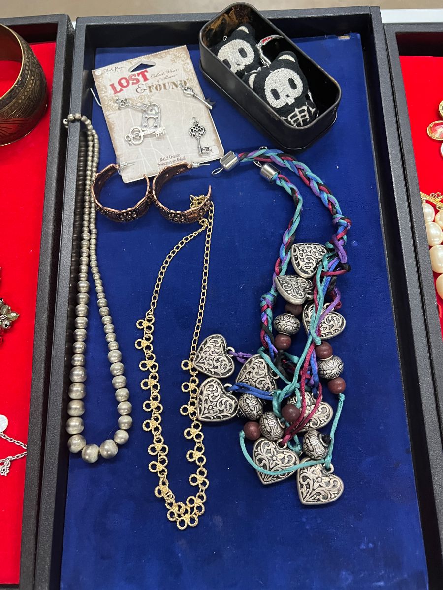 Furniture, jewelry, collectibles, decor and... starts on 9/27/2023