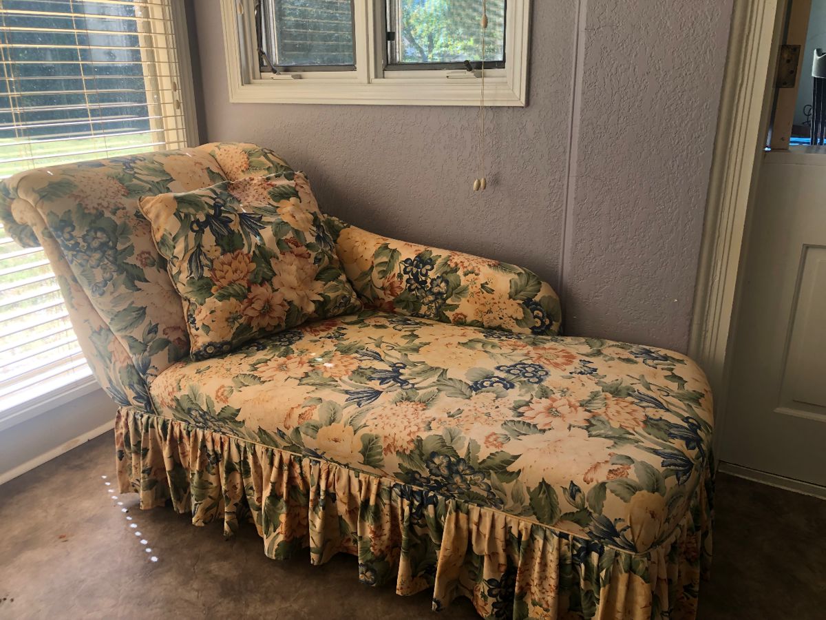 Remarkable Estate Sales in East Wichita starts on 10/19/2023