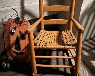 Carpet cutter rocker w bark bottom