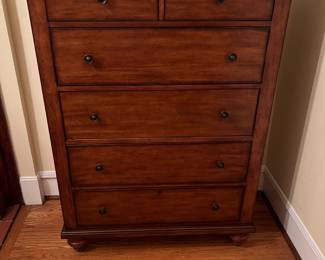 Chest of drawers ( Part of 5 pc bedroom suite 