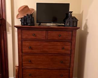 Chest of drawers ( part of 5 pc suite )