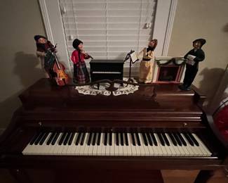 Wurlitzer spinet Piano and Bench 